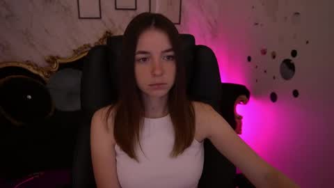 Snapshot of babe_dollie chatting on May 24, 6:29 am Babe online show from May 24, 6:29 am