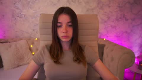 Snapshot of babe_dollie chatting on June 11, 7:17 am Babe online show from June 11, 7:17 am