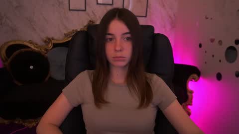 Snapshot of babe_dollie chatting on June 12, 7:51 am Babe online show from June 12, 7:51 am