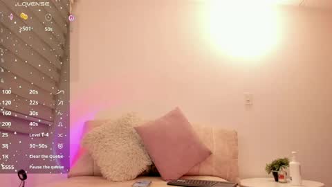 Snapshot of babe_sophiee1 chatting on May 21, 5:25 am babe_sophiee1 online show from May 21, 5:25 am