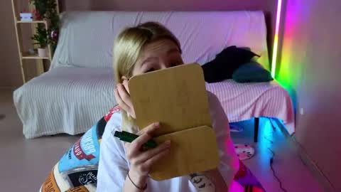 Snapshot of babees_eva chatting on May 12, 4:09 am Sweety Eva online show from May 12, 4:09 am
