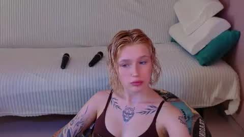 Snapshot of babees_eva chatting on July 21, 10:28 am Sweety Eva online show from July 21, 10:28 am