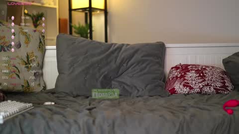 Snapshot of babeholly chatting on January 25, 11:22 pm Hey Im your angel Holly online show from January 25, 11:22 pm