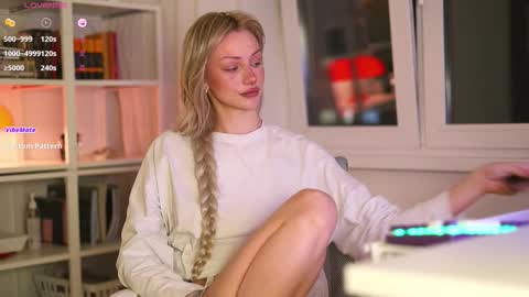 Snapshot of babeholly chatting on October 24, 6:48 pm Hey Im your angel Holly online show from October 24, 6:48 pm