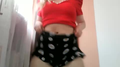 Snapshot of baby_blondee chatting on March 29, 9:20 am Baby Blonde online show from March 29, 9:20 am