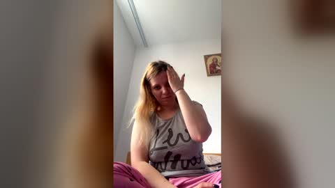 Snapshot of baby_blondee chatting on April 12, 11:48 am Baby Blonde online show from April 12, 11:48 am