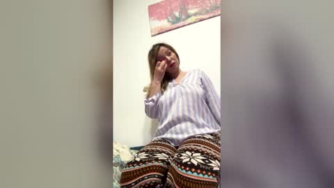 Snapshot of baby_blondee chatting on April 19, 6:10 pm Baby Blonde online show from April 19, 6:10 pm
