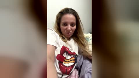 Snapshot of baby_blondee chatting on April 21, 6:01 pm Baby Blonde online show from April 21, 6:01 pm