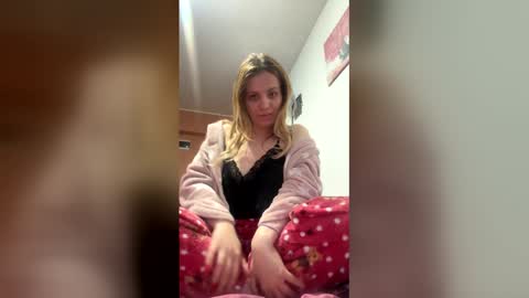 Snapshot of baby_blondee chatting on April 28, 5:07 pm Baby Blonde online show from April 28, 5:07 pm