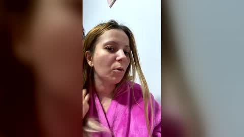 Snapshot of baby_blondee chatting on May 2, 10:48 pm Baby Blonde online show from May 2, 10:48 pm