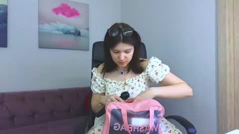Evalena maybe just Eva online show from May 2, 5:12 am