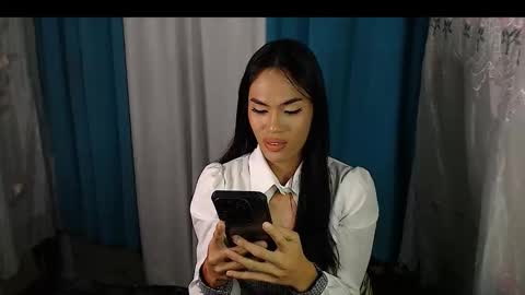 Nathalia online show from November 18, 5:17 pm