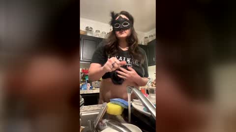 Snapshot of baby_girl_93 chatting on December 14, 10:42 am baby_girl_93 online show from December 14, 10:42 am