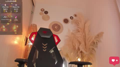 Snapshot of baby_smith chatting on December 3, 3:03 am FOLLOW ME online show from December 3, 3:03 am