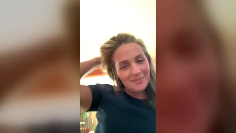 Snapshot of babyblues143 chatting on December 22, 9:12 pm baby blues online show from December 22, 9:12 pm