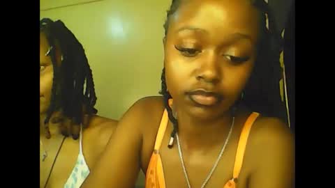 Snapshot of babybrown20 chatting on May 24, 3:33 am babybrown online show from May 24, 3:33 am