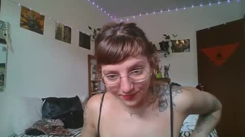 Snapshot of babydemon6 chatting on December 10, 2:17 pm babydemon6 online show from December 10, 2:17 pm