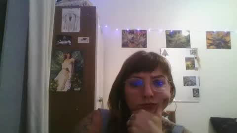 Snapshot of babydemon6 chatting on December 13, 11:17 pm babydemon6 online show from December 13, 11:17 pm