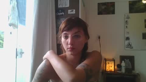 Snapshot of babydemon6 chatting on December 19, 8:23 pm babydemon6 online show from December 19, 8:23 pm