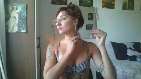 Snapshot of babydemon6 chatting on January 12, 5:33 pm babydemon6 online show from January 12, 5:33 pm