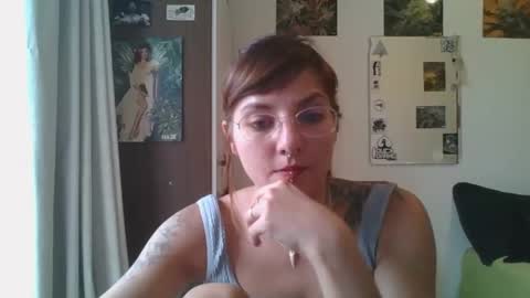 Snapshot of babydemon6 chatting on January 28, 8:47 pm babydemon6 online show from January 28, 8:47 pm