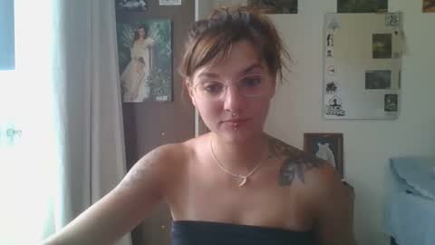 Snapshot of babydemon6 chatting on February 15, 4:56 pm babydemon6 online show from February 15, 4:56 pm