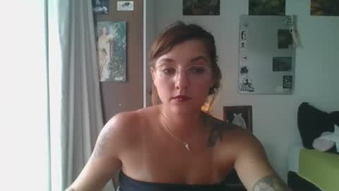 Snapshot of babydemon6 chatting on February 19, 6:00 pm babydemon6 online show from February 19, 6:00 pm