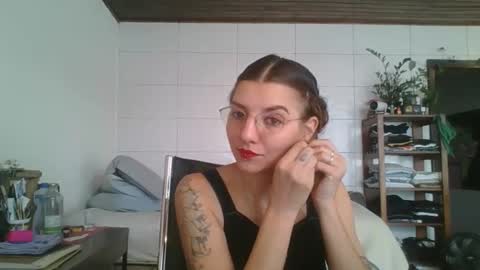 Snapshot of babydemon6 chatting on September 19, 12:28 pm babydemon6 online show from September 19, 12:28 pm