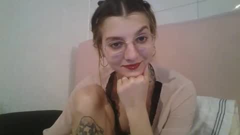 Snapshot of babydemon6 chatting on September 30, 12:15 am babydemon6 online show from September 30, 12:15 am