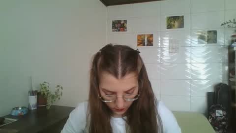 Snapshot of babydemon6 chatting on November 9, 12:47 pm babydemon6 online show from November 9, 12:47 pm