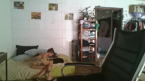 Snapshot of babydemon6 chatting on December 14, 5:18 pm babydemon6 online show from December 14, 5:18 pm