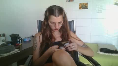 Snapshot of babydemon6 chatting on December 17, 12:44 pm babydemon6 online show from December 17, 12:44 pm