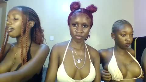 Snapshot of babydoll_230 chatting on June 10, 4:01 am Babydoll 230 online show from June 10, 4:01 am