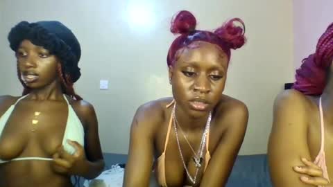 Snapshot of babydoll_230 chatting on June 13, 4:21 am Babydoll 230 online show from June 13, 4:21 am