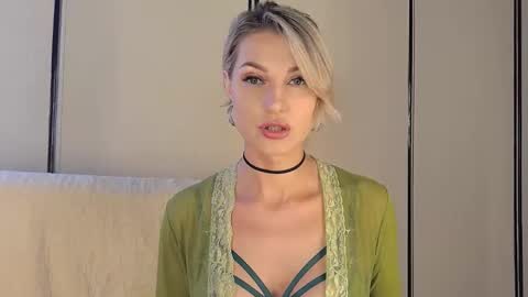 Snapshot of babydollysx chatting on September 26, 3:38 pm Kate online show from September 26, 3:38 pm