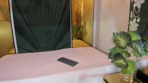 Snapshot of babyemily18_ chatting on May 28, 10:12 am Emily online show from May 28, 10:12 am