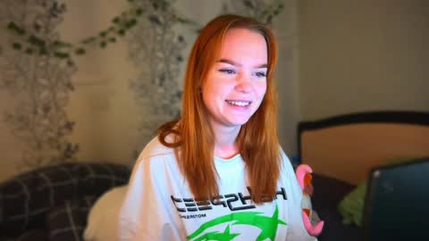 Snapshot of babyfoxyy chatting on December 20, 4:57 pm maddy online show from December 20, 4:57 pm