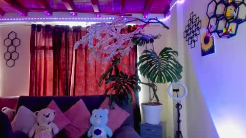 Snapshot of babyhot_zaam chatting on May 28, 4:37 pm online show from May 28, 4:37 pm