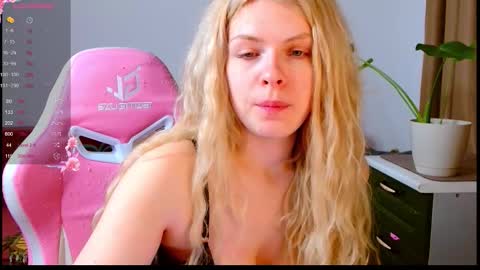 Lilly 3 online show from March 5, 10:06 pm