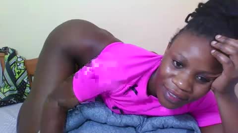 Snapshot of babyrozillah chatting on October 19, 8:53 pm PRISCILLAH online show from October 19, 8:53 pm