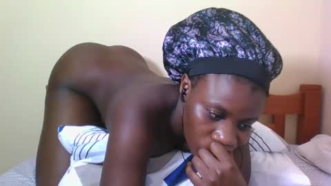 Snapshot of babyrozillah chatting on November 28, 11:29 pm PRISCILLAH online show from November 28, 11:29 pm