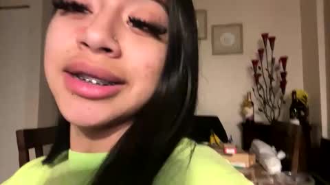 Snapshot of babyynaughty chatting on January 6, 6:17 am babyynaughty online show from January 6, 6:17 am