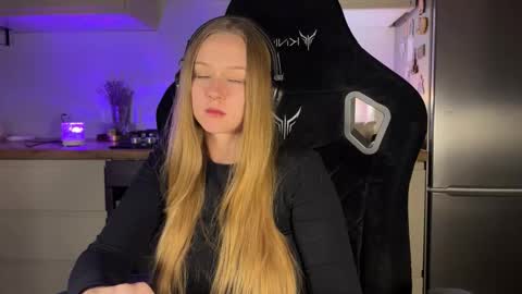 Snapshot of babyytonight chatting on September 30, 8:52 am NEXT STREAM  1AM GMT3  Alice    online show from September 30, 8:52 am