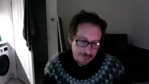 Snapshot of bad_dad43 chatting on October 12, 10:09 pm Bad dad43 online show from October 12, 10:09 pm