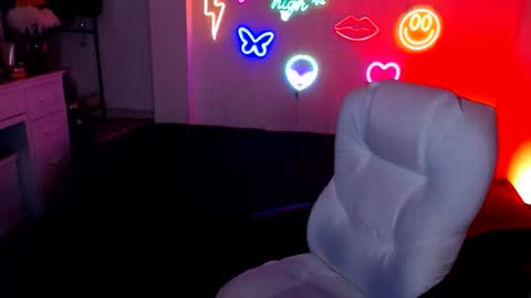 Snapshot of bad_scarlett1 chatting on July 12, 12:23 am Scarlett online show from July 12, 12:23 am