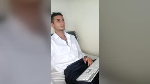 Snapshot of badboy300880 chatting on July 20, 8:00 pm alejo 18cm online show from July 20, 8:00 pm