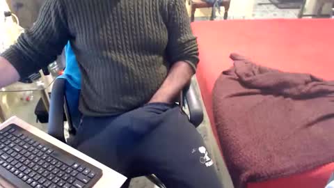 Snapshot of badbulgaro chatting on December 14, 7:14 am badbulgaro online show from December 14, 7:14 am