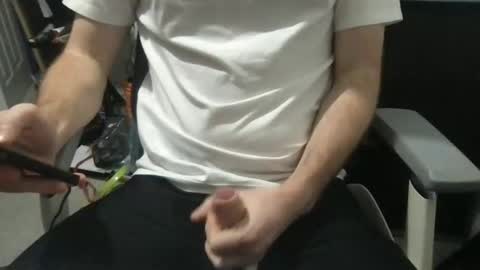 Snapshot of baddersguy13 chatting on January 27, 5:15 pm baddersguy13 online show from January 27, 5:15 pm