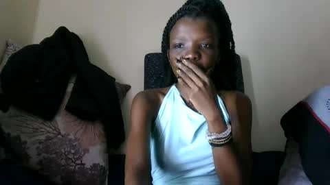 Snapshot of baddie_floxxy chatting on May 18, 4:07 am baddie_floxxy online show from May 18, 4:07 am