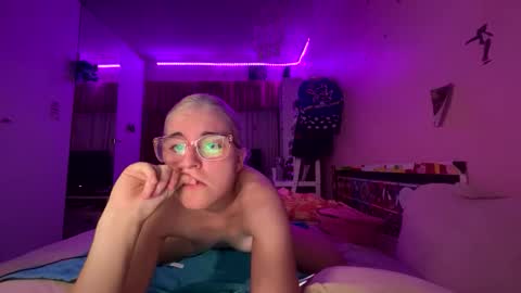 Snapshot of baddieprettypussy chatting on April 18, 8:53 pm baddieprettypussy online show from April 18, 8:53 pm